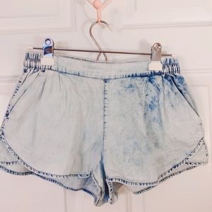 A&E Elastic Waist Band Jean shorts!